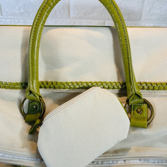 Estée Lauder Canvas Cream w Green Weekend Bag - Picture 4 of 16